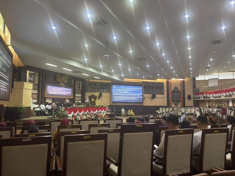 Rapat paripurna pembahasan Kebijakan Umum Anggaran dan Prioritas Plafon Anggaran Sementara (KUA-PPAS) Tahun Anggaran 2027 (Foto: Aswin/pusaranmedia.com)