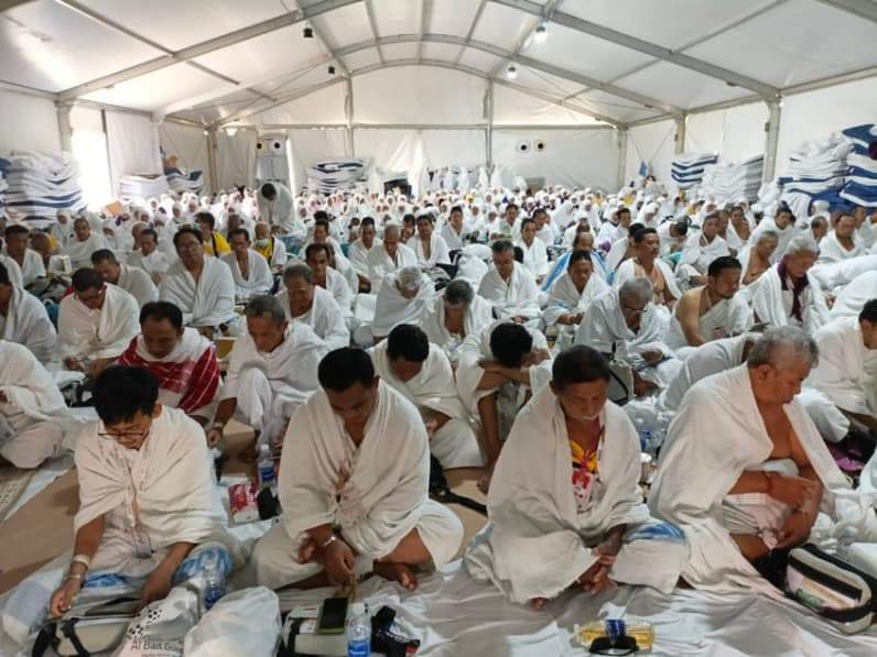 Para jemaah haji asal Kaltara saat berada di tenda Mina Arab Saudi. (Foto: H Sayid Abdullah)