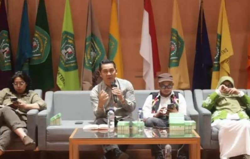 Diskusi Masyarakat Adat, Konservasi, dan Perubahan Iklim" yang digelar di Ruang Theater Gedung Masjaya Unmul. (Foto: Sosio-Legal Indonesia)