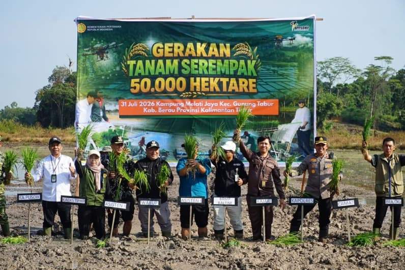 Gerakan Tanam Serempak 50.000 Hektare di Kampung Melati Jaya, Kecamatan Gunung Tabur. (Foto: Nur Hidayah/ pusaranmedia.com)
