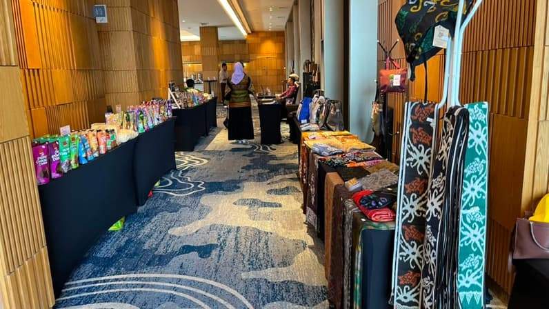 Beragam produk unggulan pelaku IKM dan UMKM Berau dipamerkan dalam kegiatan promosi produk lokal. (Foto: Nur Hidayah/ pusaranmedia.com)