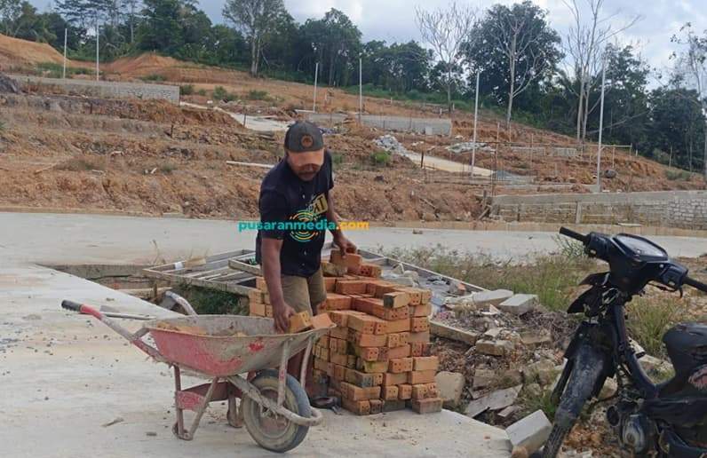 Aktivitas pekerja di proyek pembangunan. Kredit investasi di wilayah kerja KPw BI Balikpapan tumbuh 44,34 persen pada triwulan II 2026. (Foto: Achmad Fadillah/Pusaranmedia.com)