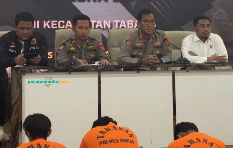 Kapolres Kukar saat melakukan pres rilis kejadian pengroyokan di wilayah kecamatan tabang. (Foto: Aswin/Pusaranmedia.com)