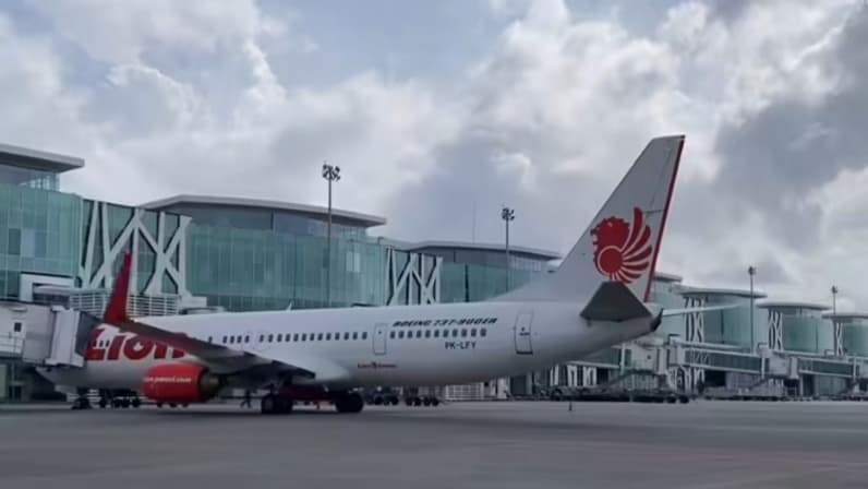 Pesawat di apron Bandara Balikpapan. (Foto: Bandara SAMS Sepinggan Balikpapan)