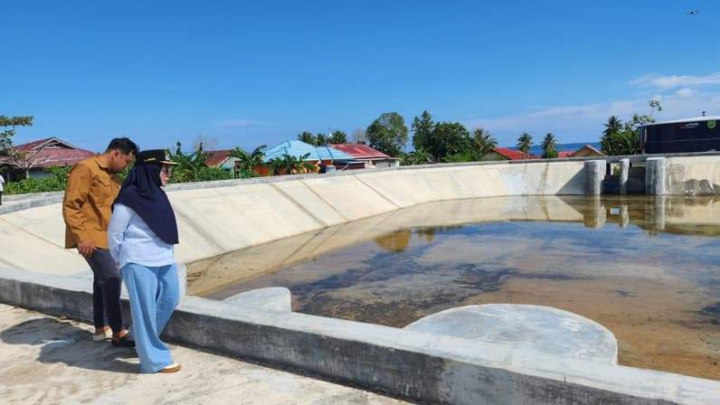 Bupati berau tinjau Embung Pulau Maratua. (Foto: Nur Hidayah/Pusaranmedia.com)