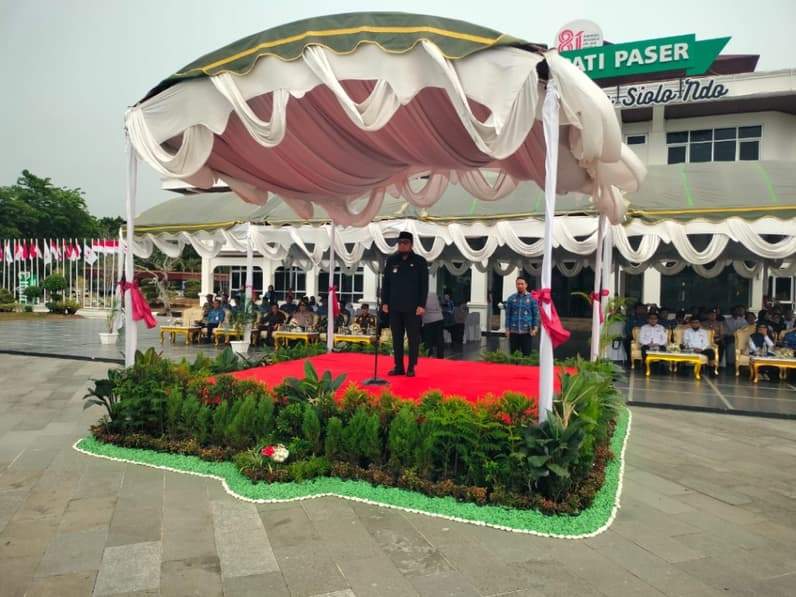 Wabup Paser, Ikhwan Antasari saat upacara peringatan HUT PMI ke-81 di halaman Kantor Bupati Paser. (Foto: Luthfi/Pusaranmedia.com)