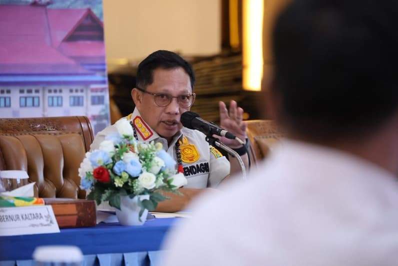 Mendagri Tito Karnavian saat memimpin rapat koordinasi di Kantor Bupati Malinau (Foto: BNPP RI)