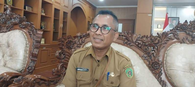 Plt Kepala Disdikpora PPU, Muhtar. (Foto: Adi Kade/Pusaranmedia.com)