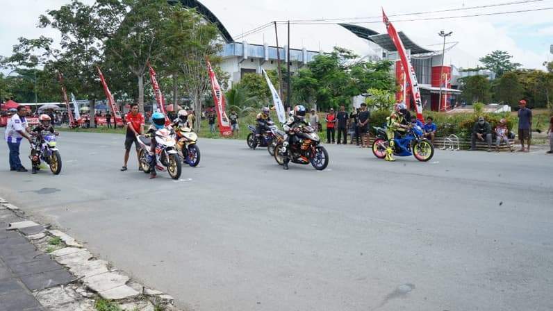 Kejuaraan Provinsi (Kejurprov) Balap Motor Putaran IV Piala Sultan Kutai Kartanegara. (Foto: Aswin/Pusaranmedia.com)