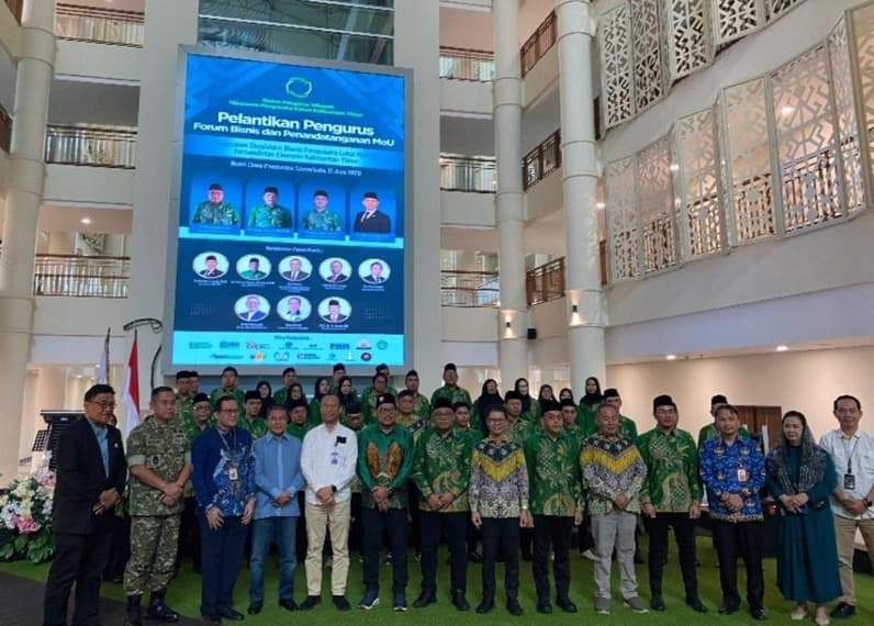 Foto bersama pengurus HIPKA Kaltim dan narasumber forum bisnis. (Foto: Herdi/Pusaranmedia.com)