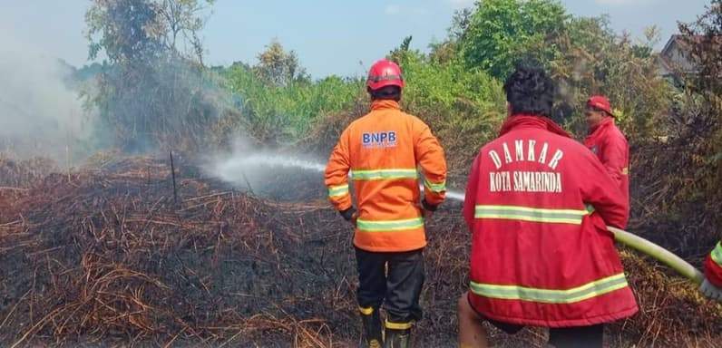 Penanganan kebakaran lahan di Kota Samarinda. (Foto: Dok.BPBD Samarinda)
