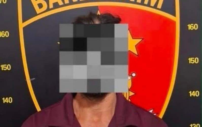 Pria berinisial J alias J diamankan jajaran Polsek Muara Bengkal dalam pengungkapan kasus dugaan peredaran narkotika jenis sabu di Desa Mugi Rahayu, Kecamatan Batu Ampar. (Foto: Dok.Polres Kutim)