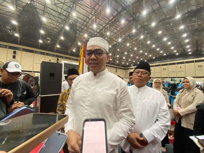 Wali Kota Samarinda, Andi Harun saat diwawancara usai melepas jemaah haji Samarinda secara simbolis di GOR Segiri, Minggu (5/4/2026). (Foto: Tri/Pusaranmedia.com)