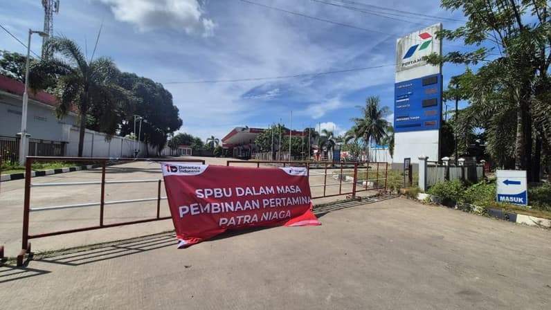 Pertamina memasang spanduk di salah satu SPBU Balikpapan, Selasa (8/9/2026). (Foto: PT PPN Regional Kalimantan)