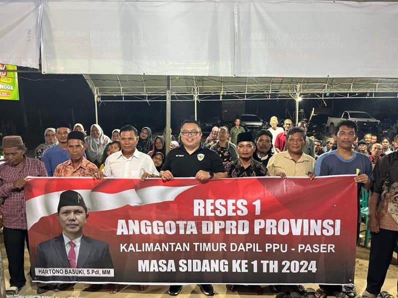 Anggota DPRD Kaltim Hartono Basuki melakukan reses untuk mendengarkan dan memperjuangkan aspirasi masyarakat Desa Argomulyo. (HUMAS DPRD KALTIM)