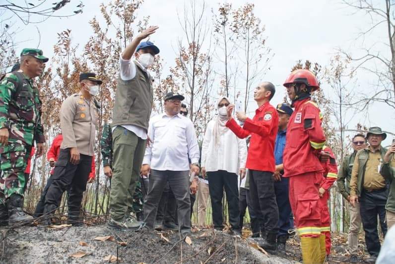 Menteri Kehutanan tinjau langsung lokasi bekas kebakaran hutan dan lahan (karhutla) di Kabupaten Berau. (Foto: Humas Prokopim)