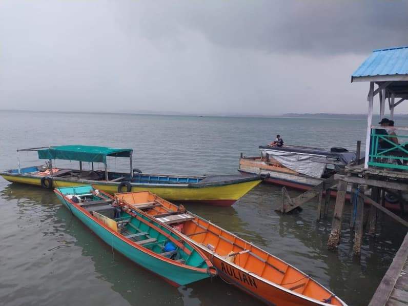 Kapal nelayan di Kelurahan Pantai Lango, Kecamatan Penajam, PPU. (Foto: Adi Kade/Pusaranmedia.com).