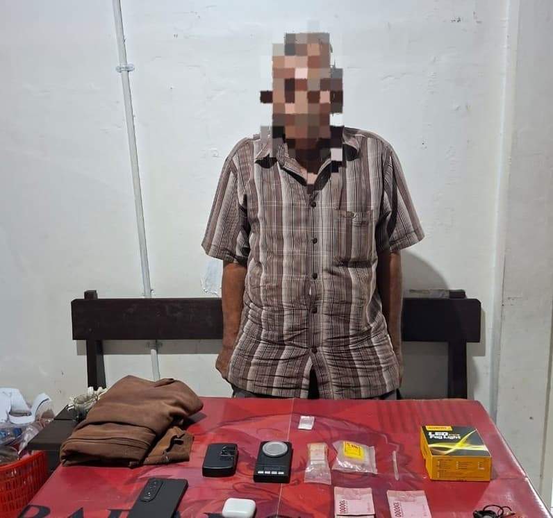 Pengedar sabu bersama barang bukti yang ditemukan Satresnarkoba Polres Paser di Desa Muara Pasir. (Foto : Dok Satresnarkoba Polres Paser)