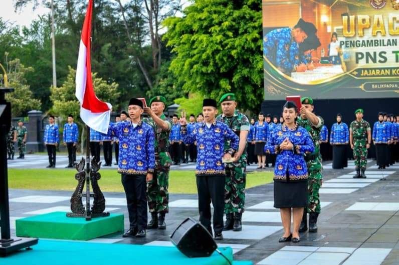 Prosesi pengambilan sumpah jabatan di Makodam VI/Mulawarman, Selasa (28/7/2026). (Foto: Pendam VI/Mulawarman)