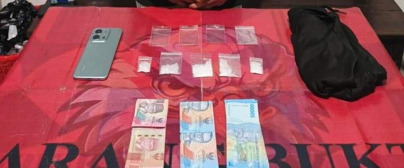 Barang bukti pengungkapan kasus sabu yang dilakukan tersangka R di Kecamatan Kuaro, Kabupaten Paser. (Foto : Dok Satresnarkoba Polres Paser)