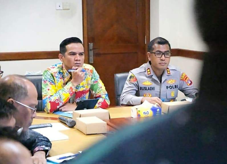 Bupati Nunukan H Irwan Sabri bersama Kapolres Nunukan AKBP Ruslaeni saat memimpin rapat Karhutla di Ruang Forkopimda Nunukan (Foto: Prokopim Nunukan)
