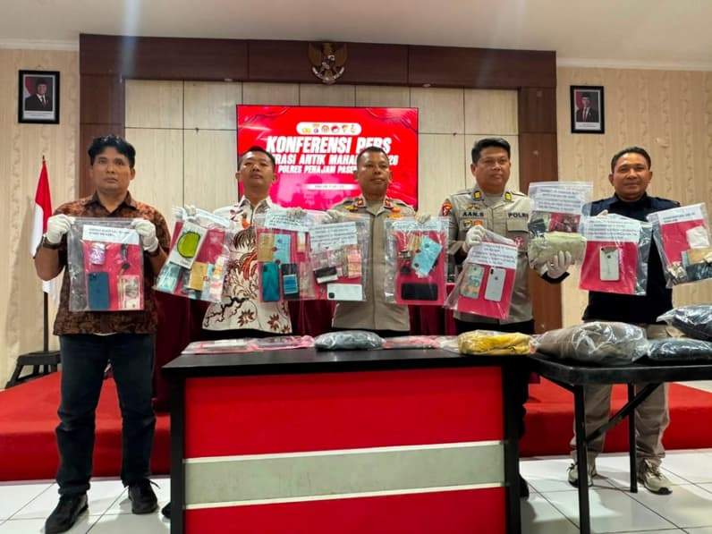 Barang bukti yang diamankan Polres PPU dalam Operasi Antik Mahakam 2026. (Foto: Adi Kade/Pusaranmedia.com).