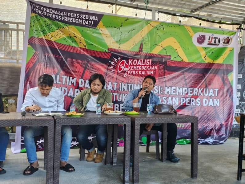 Diskusi koalisi Kemerdekaan Pers Kaltim di PWI Kaltim. (Foto: Herdi/Pusaranmedia.com)