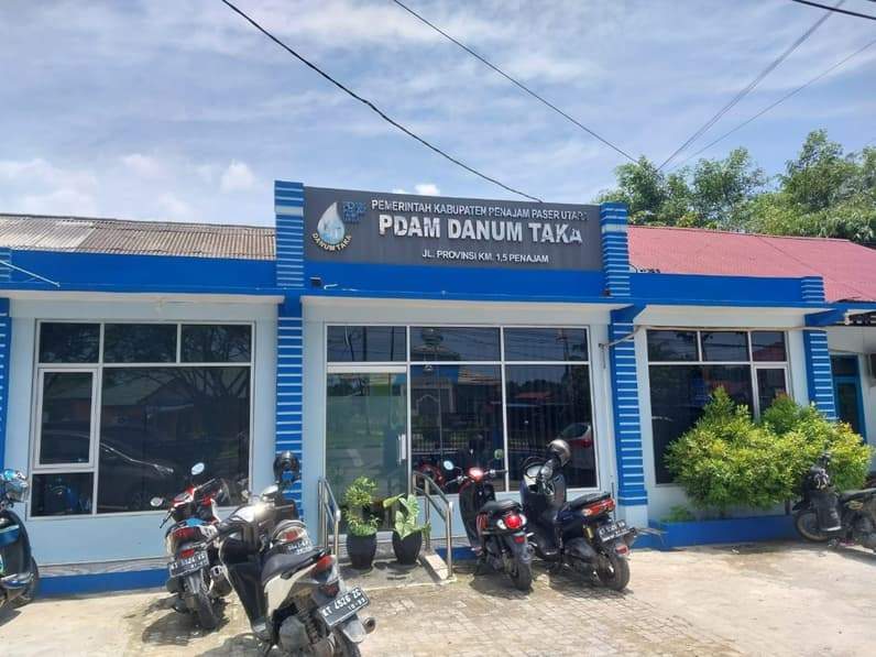 Kantor layanan Perumda AMDT PPU, Jalan Provinsi KM 2, Kelurahan Penajam. (Foto: Adi Kade/Pusaranmedia.com)