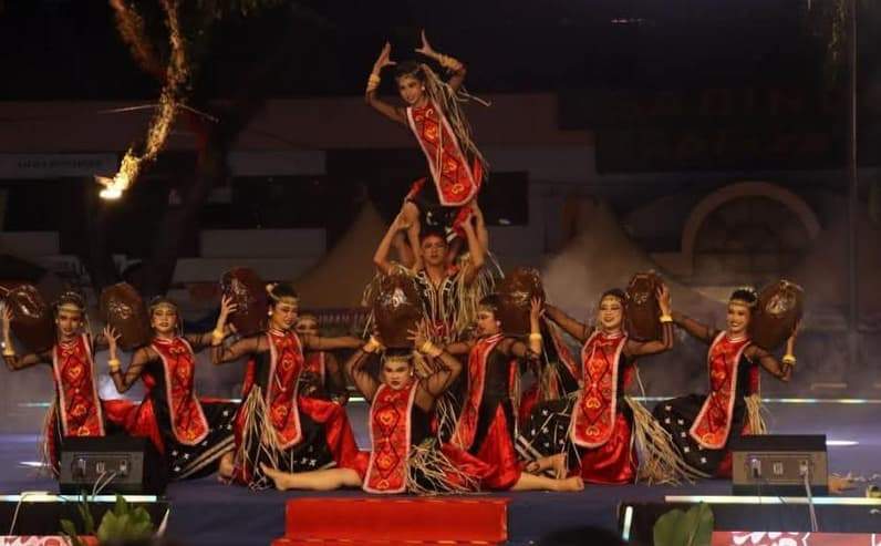 Penampilan Sanggar Tari Sari Art Project asal Nunukan di FKAT 2026 di Tawau. (Foto: KRI Tawau)