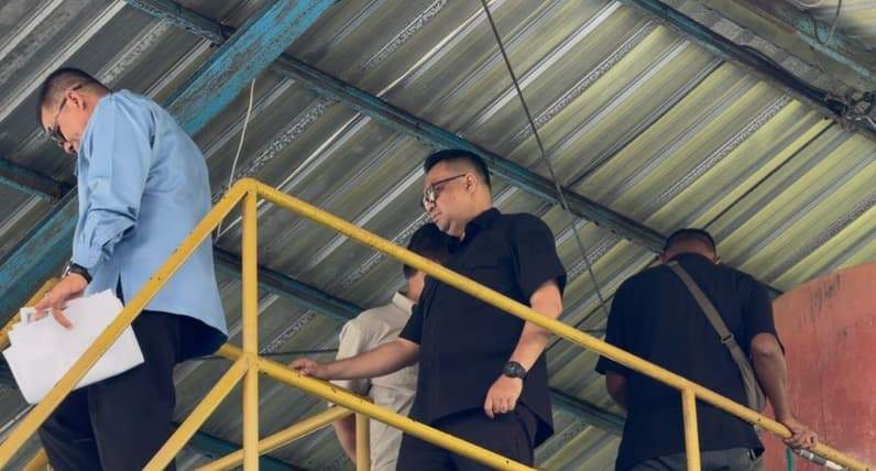 Bupati Kukar Aulia Rahman Basri meninjau Instalasi Pengolahan Air Bekotok milik Perumda Tirta Mahakam. (Foto: Aswin/Pusaranmedia.com)