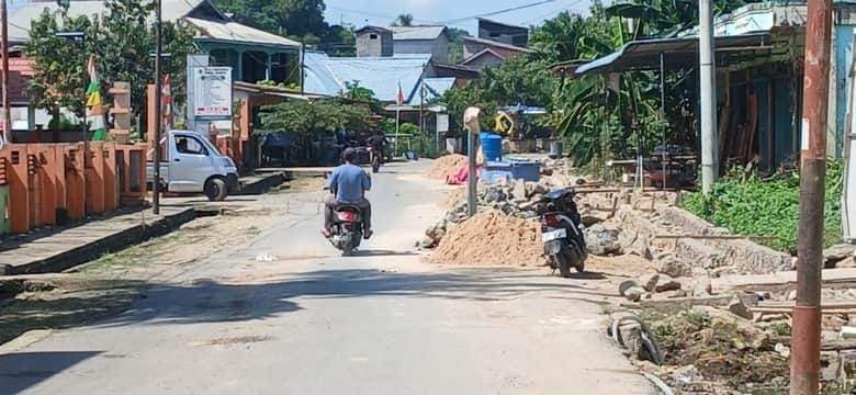 Proyek pengerjaan drainase di Sebatik mendapat sorotan Anggota DPRD Nunukan. (Foto: Andi Muliono)