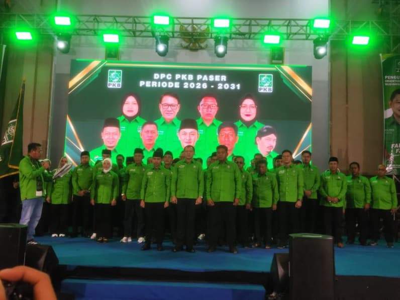 Ketua DPW PKB Kaltim, Syafruddin saat mengukuhkan pengurus DPC PKB Paser periode 2026-2031. (Foto: Luthfi/Pusaranmedia.com)