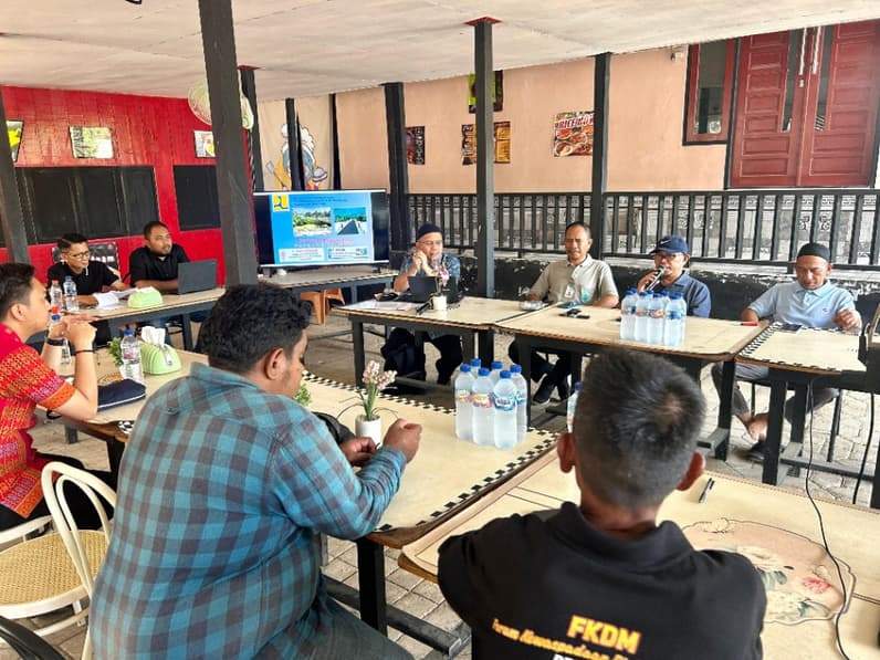 Saat PPK 1.2 Ruas Batu Aji-Kuaro BBPJN Kaltim, sosialisasi tentang jembatan Busui. (Foto : Dok BBPJN Kaltim)