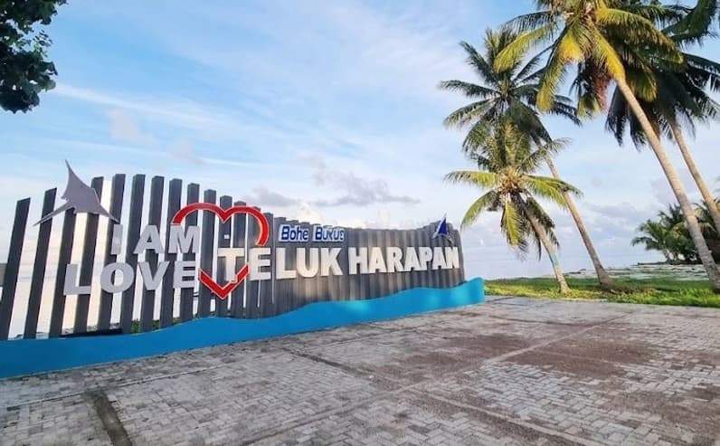 Ikon Kampung Teluk Harapan, Kecamatan Maratua. (Foto: Nur Hidayah/Pusaranmedia.com)