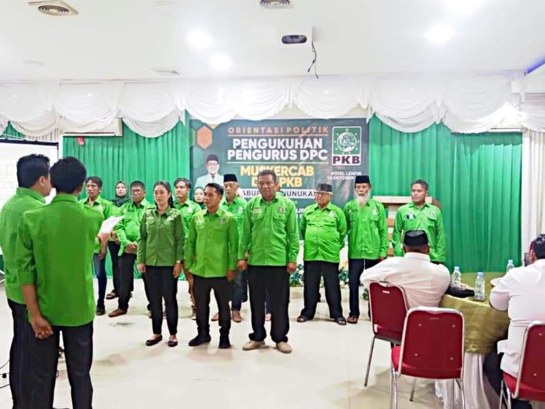 Pengurus DPC PKB Nunukan dikukuhkan oleh Ketua DPW PKB Kaltara Herman. (Foto: Diansyah/Pusaranmedia.com)