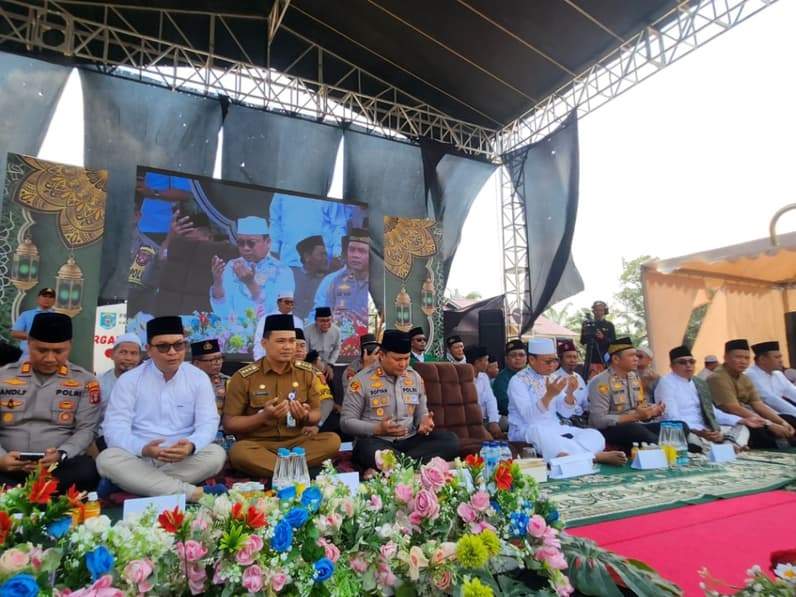 Polsek menggelar Maulid Nabi Muhammad SAW, hadirkan Ustaz Das'ad Latif. (Foto: Dok.Polsek Long Ikis)