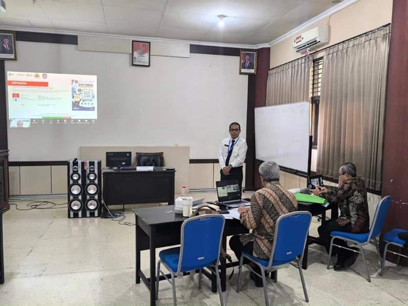 Kepala Seksi Inteldakim Kantor Imigrasi Kelas II Nunukan Fredy saat memberikan paparan aksi perubahan SiPanda (Foto: Inteldakim Nunukan)
