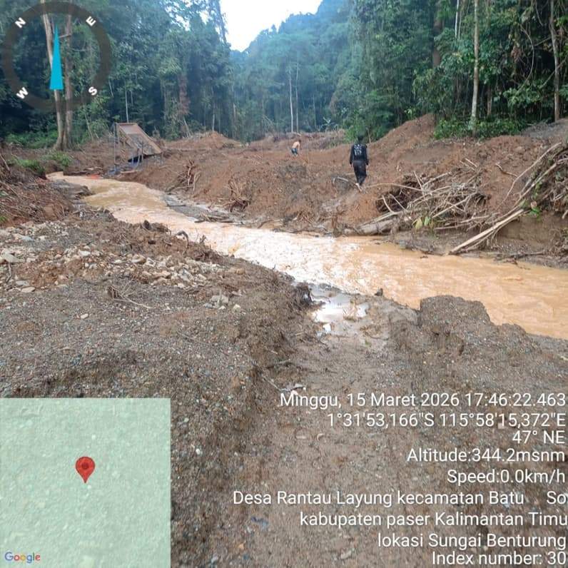Kondisi air limbah aktivitas tambang emas ilegal yang mengalir ke sungai Benturung dan Prayon. (Foto : Dok Pribadi)