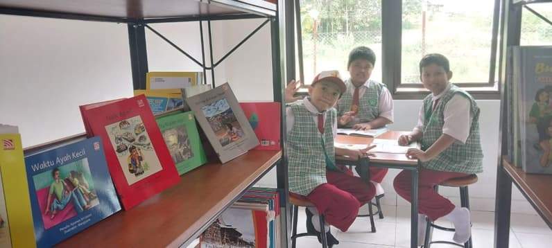 Murid SDN 020 Sepaku di Desa Bumi Harapan, Kecamatan Sepaku, PPU. (Foto: Adi Kade/Pusaranmedia.com)