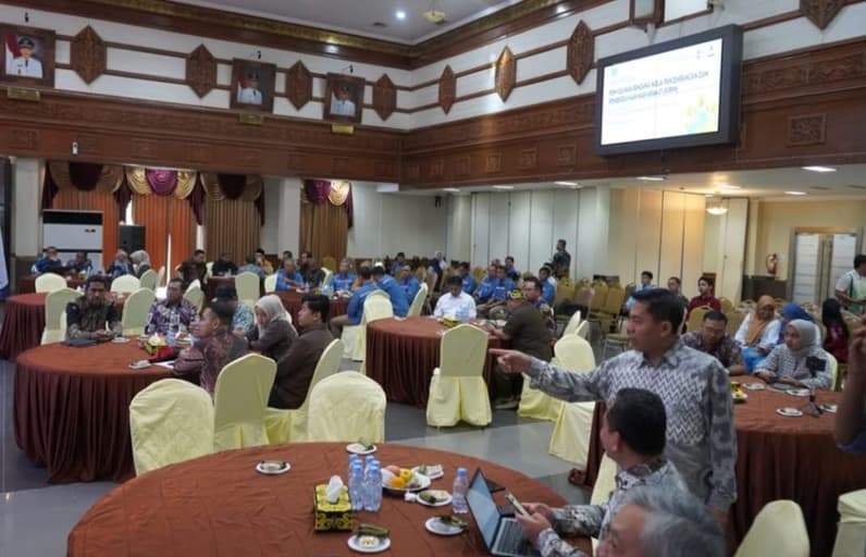 Suasana rapat Rancangan Induk Pengembangan dan Pemberdayaan Masyarakat (RIPPM) PT Ithaca Resources di Kantor Bupati Kutim. (Foto: Dok.Prokopim Kutim)
