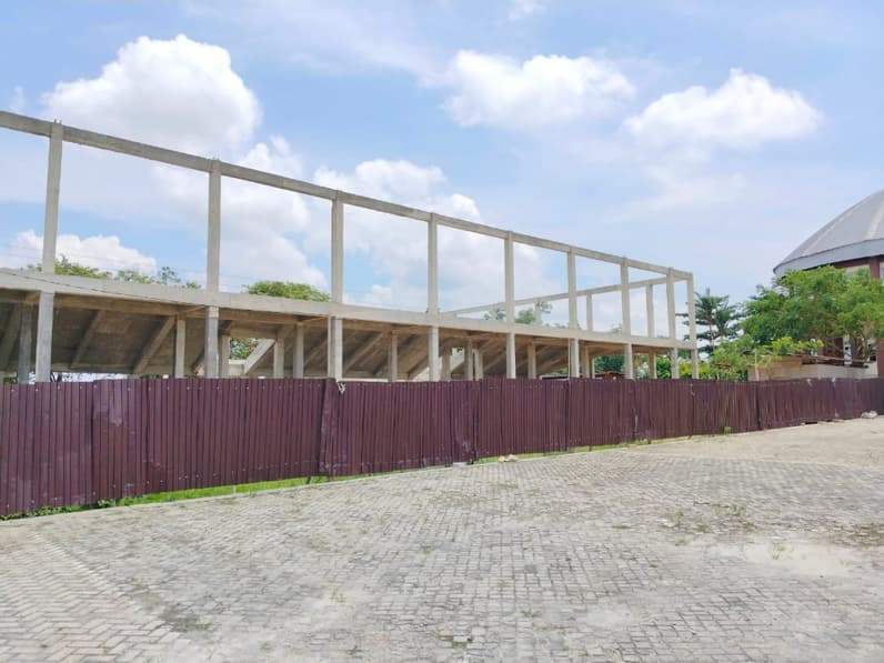 Kondisi terkini pembangunan venue takraw di kawasan Stadion Sadurengas, Kecamatan Tanah Grogot. (Foto: Luthfi/Pusaranmedia.com)