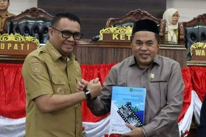 Penyampaian Penjelasan Pemerintah terhadap Rancangan Peraturan Daerah (Raperda) tentang Pertanggungjawaban Pelaksanaan Anggaran Pendapatan dan Belanja Daerah (APBD) Tahun Anggaran 2025. (Foto: Aswin/pusaranmedia.com)