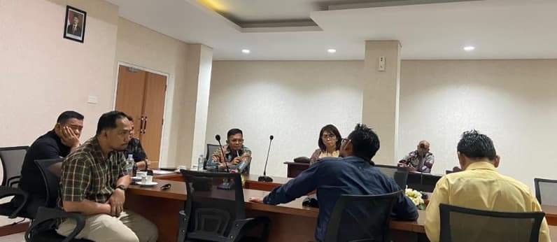 Pertemuan antara DPRD Kota Samarinda, Dinas Perhubungan, dan perwakilan warga serta pelaku usaha di Jalan Abul Hasan, di gedung DPRD Kota Samarinda, Kamis (9/10/2025). (Foto: Tri/Pusaranmedia.com)