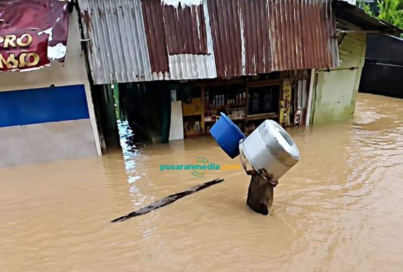 Banjir yang merendam kawasan permukiman warga di Jalan Lumba-lumba, Kelurahan Nunukan Timur. (Foto: Diansyah/Pusaranmedia.com)