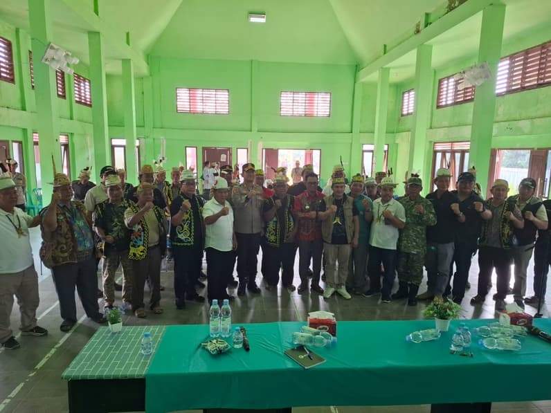 Pertemuan masyarakat tabang bersama pihak kepolisian dan pemerintah tabang (Foto: Camat Tabang)
