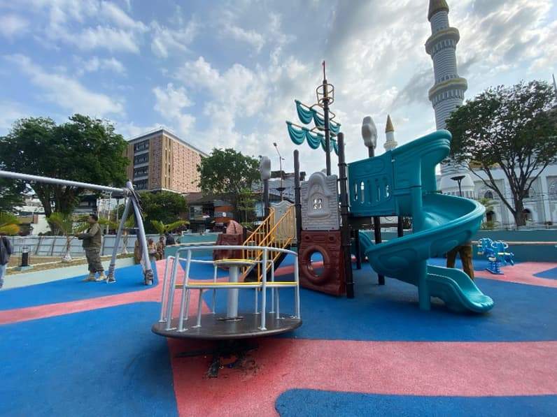 Playground yang ada di kawasan Teras Samarinda dua, Senin (10/8/2026). (Foto: Tri/Pusaranmedia.com)