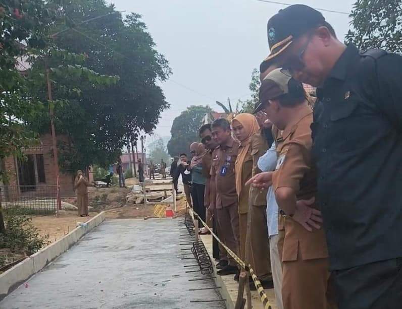Sidak Pembangunan Jalan Gotong Royong Kelurahan Belimbing Kota Bontang. (Foto: Lutfi Aziz/Pusaranmedia.com)