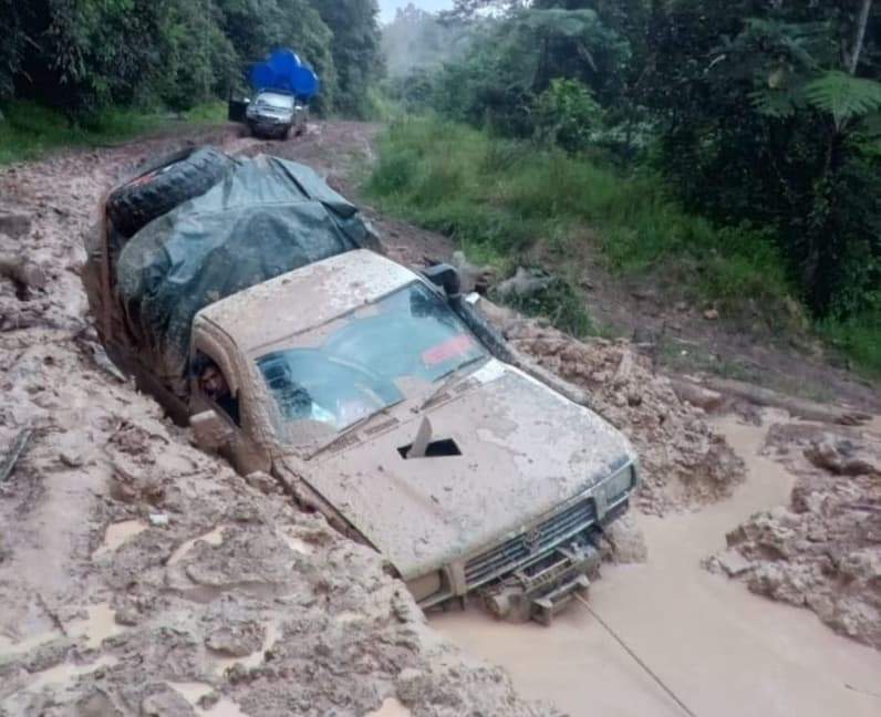 Kondisi jalan di Krayan Selatan yang kian memperihatinkan (Foto: Oktavianus Ramli)
