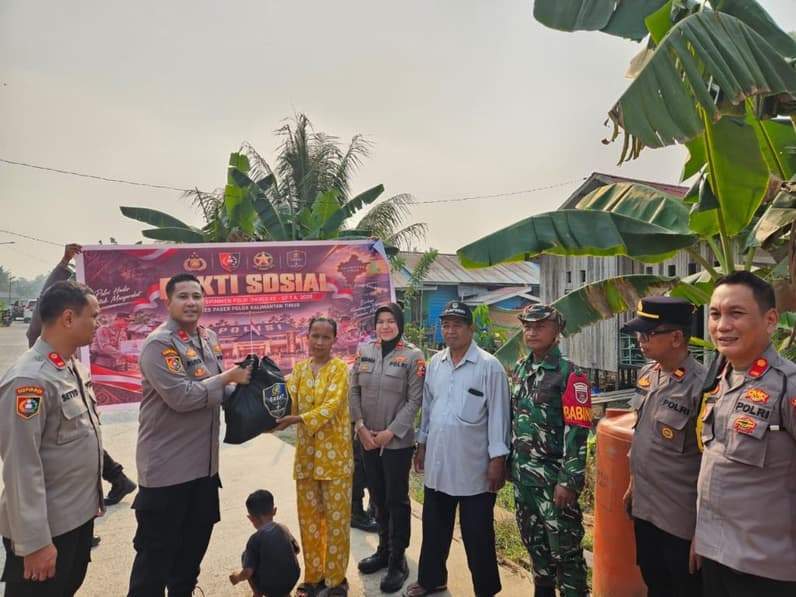Serdik Sespimmen Polri Dikreg ke-67 tahun 2026 Baksos dan Bagi Air Bersih di Desa Pepara. (Foto: Luthfi/Pusaranmedia.com)