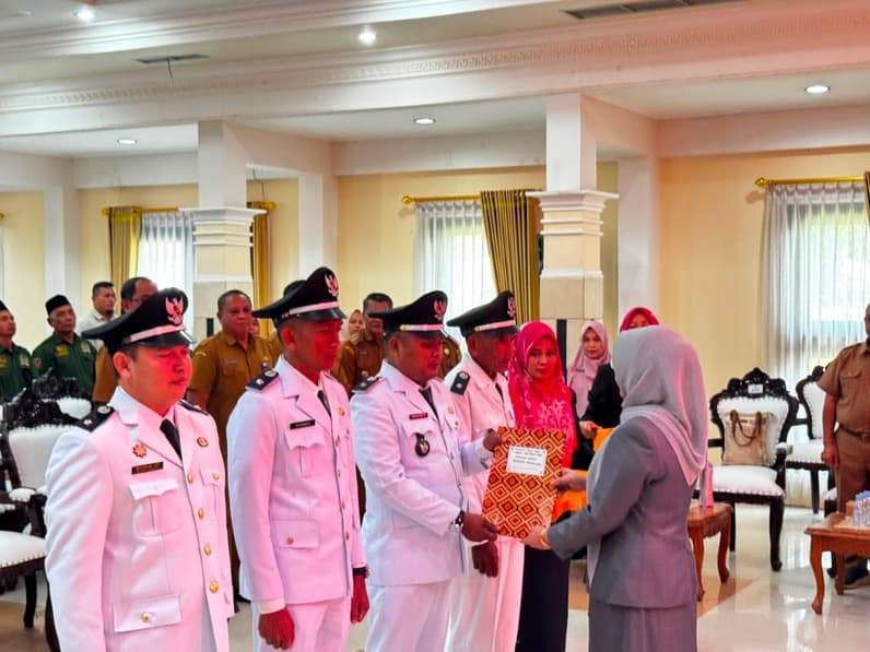 Bupati Berau Lantik Empat Kakam hasil PAW. (Foto: Nur Hidayah/Pusaranmedia.com)